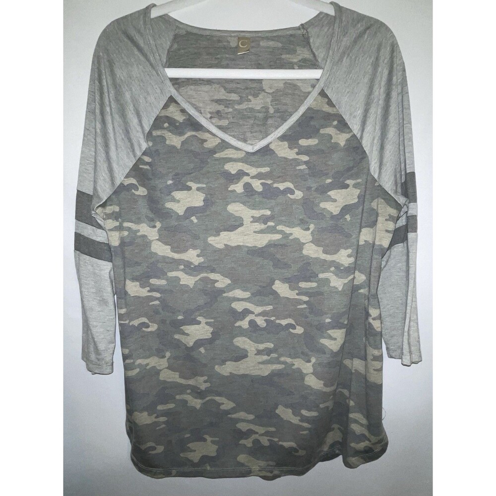 Camouflage Women’s 3/4 Sleeve Pullover Size Large